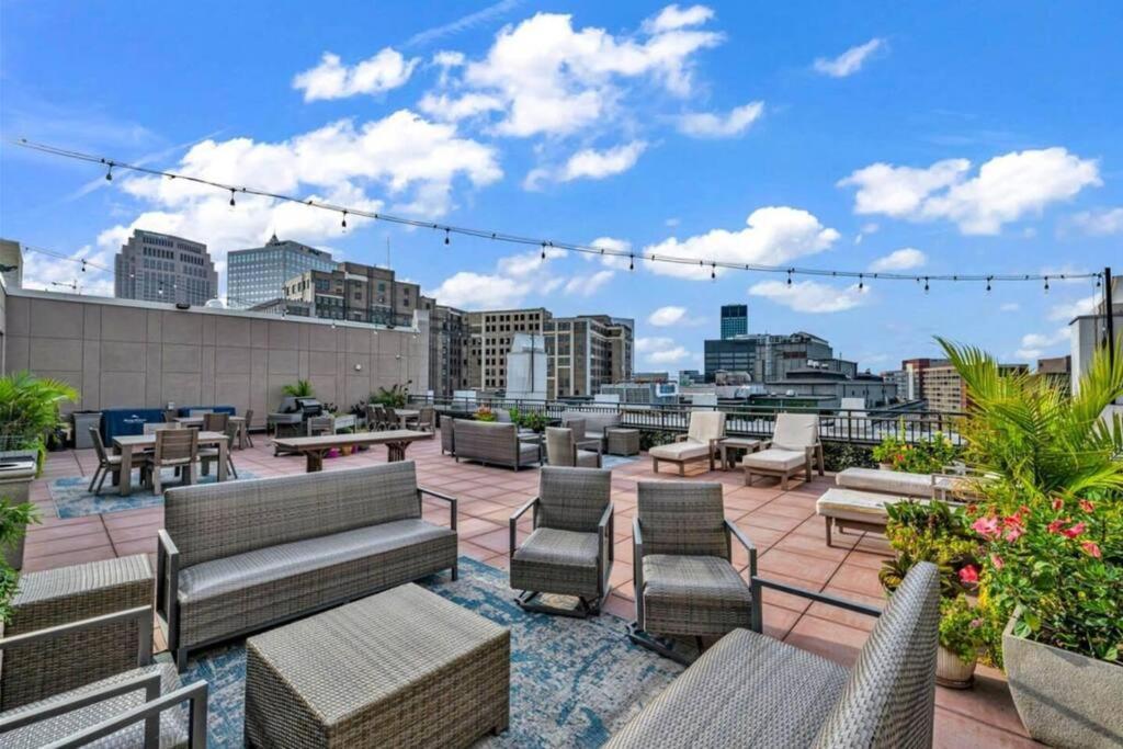 Heart Of Dt - Pool & Steam At Playhouse Square 315 Apartment Cleveland Exterior photo