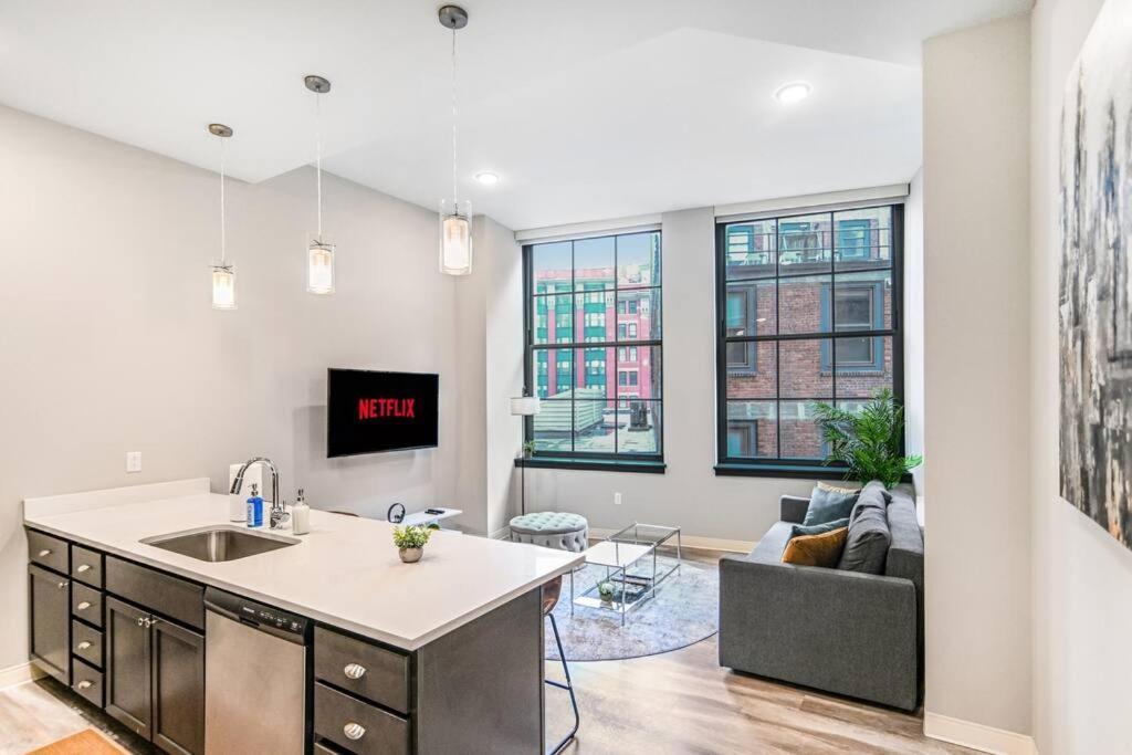 Heart Of Dt - Pool & Steam At Playhouse Square 315 Apartment Cleveland Exterior photo